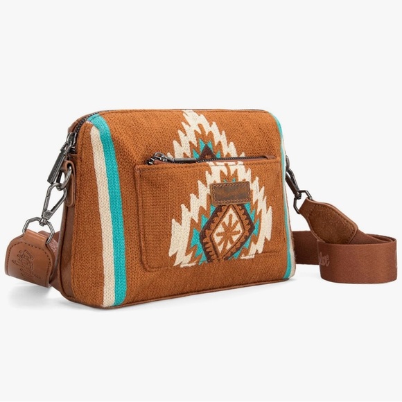 Montana West Wrangler Women's Brown Small Crossbody‎ Aztec Multi Pockets NWT - Picture 1 of 7